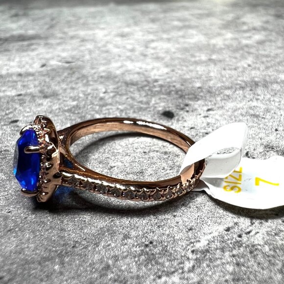 Ring Bomb Party Ring, NWOT, size 7, blue stone, rose gold color band - Picture 5 of 6